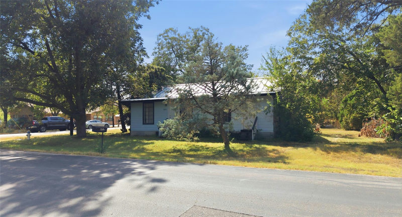 802 N Myrtle St — exterior