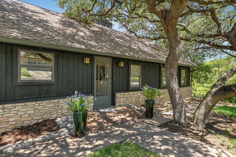 5110 Lucas Ln — exterior