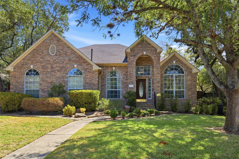 7435 Fireoak Dr — exterior