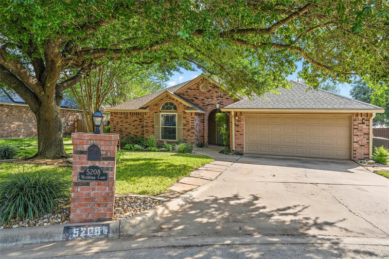 5208 Waterford Ct — exterior