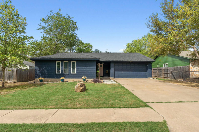 9104 Texas Oaks Dr — exterior