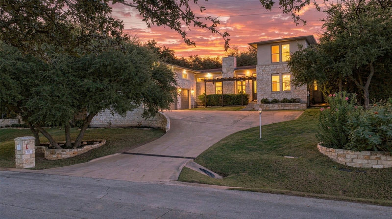 220 Clubhouse Dr — exterior