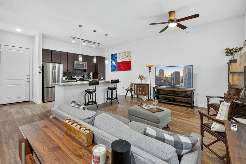 1900 Barton Springs Rd #2047 — exterior