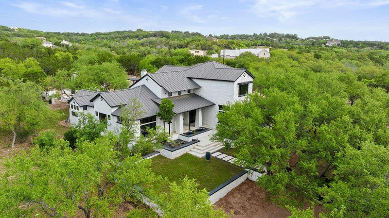 4018 Bee Creek Rd — exterior