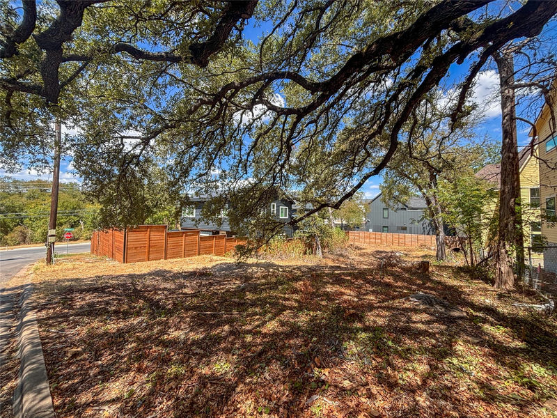 4602 Santa Anna St — exterior