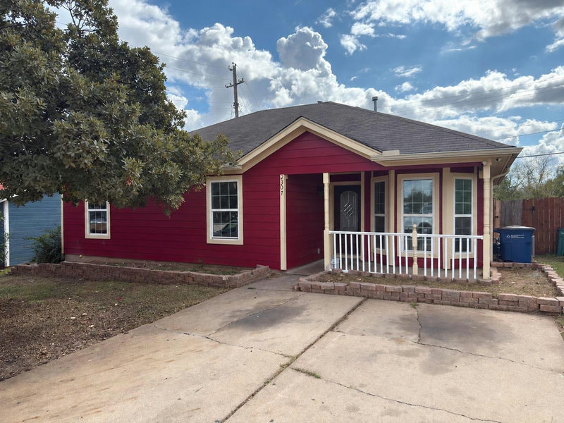 2307 Blue Meadow Dr — exterior