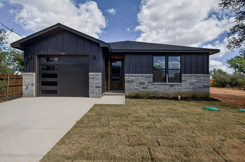 126 W Maple Dr — exterior