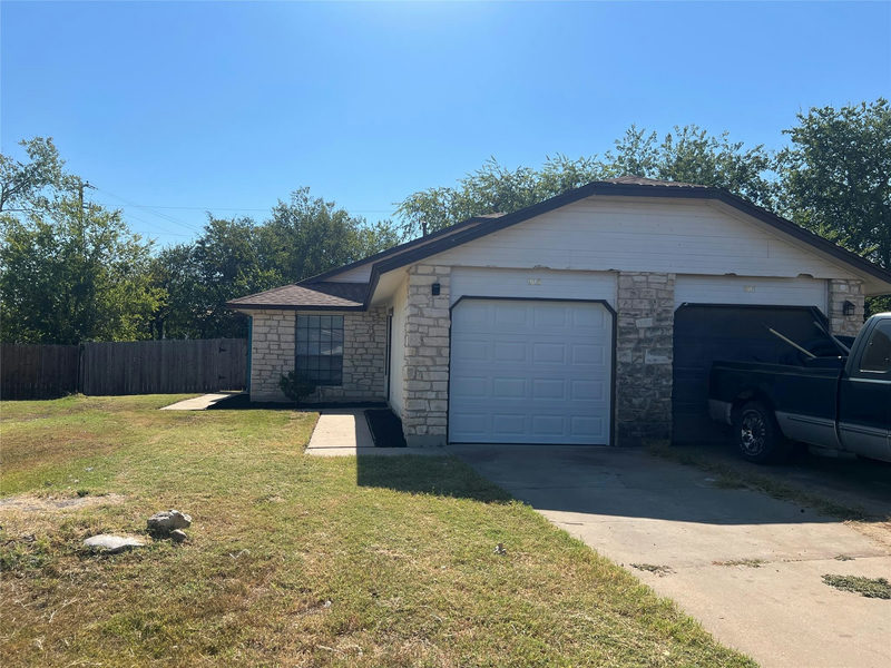 905 & 907 Chisholm Cv — exterior