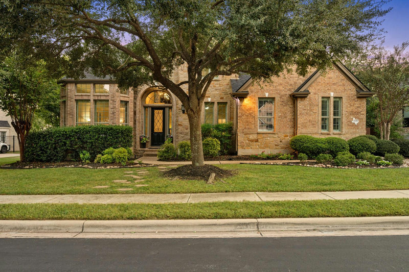 2237 Hamlet Cir — exterior