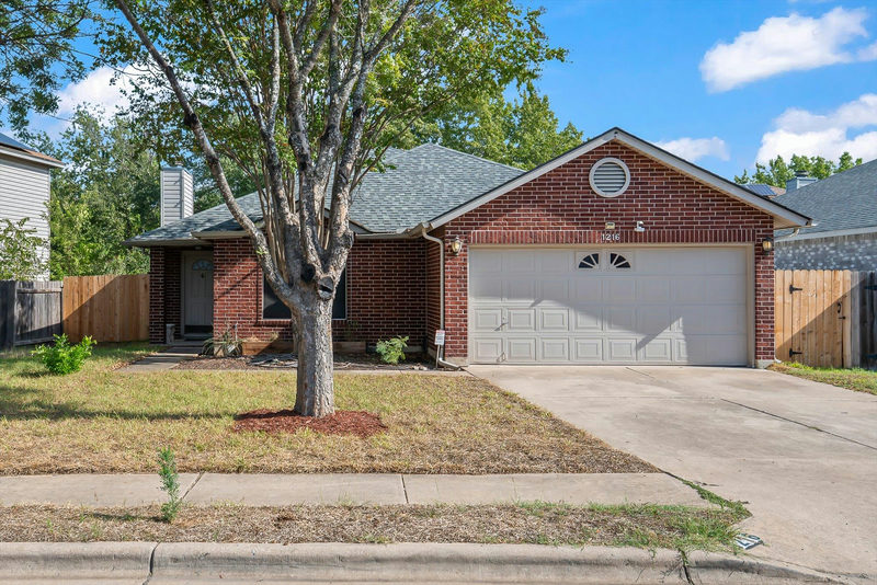 1216 Bradbury Ln — exterior