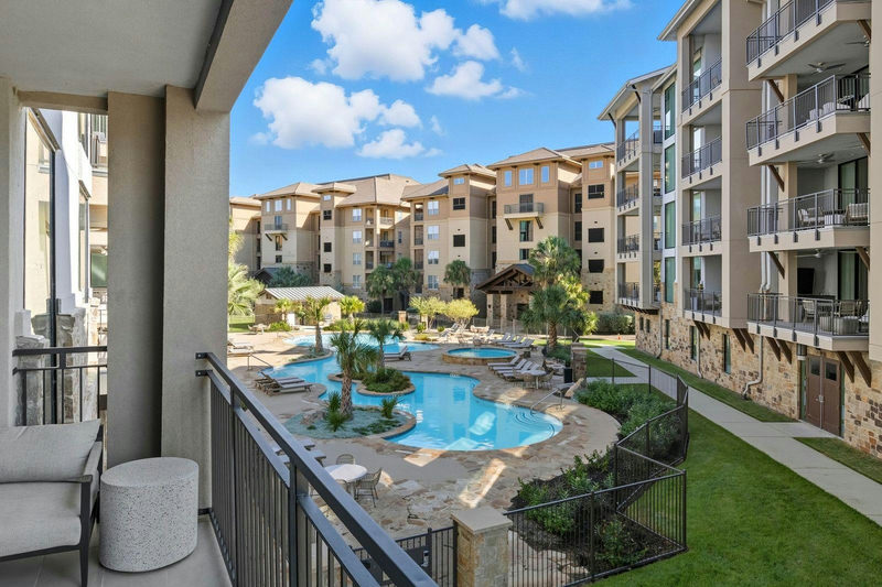 82 Island Dr #8202 — exterior