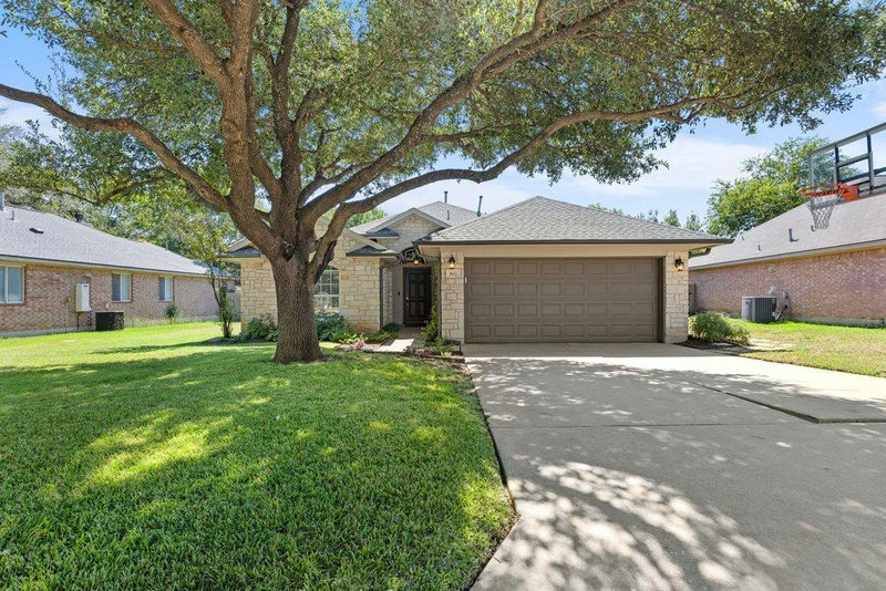 802 Mountain Ridge Dr — exterior