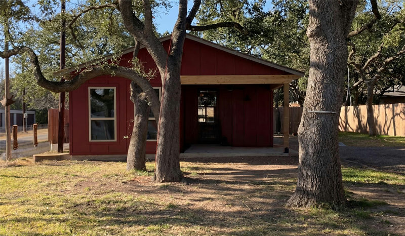 99 Old Austin Hwy — exterior