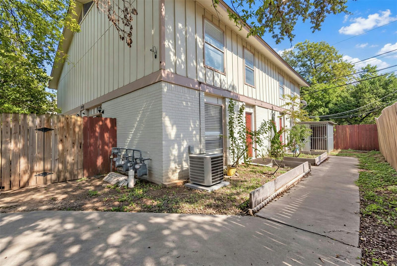 5707 Cougar Dr — exterior