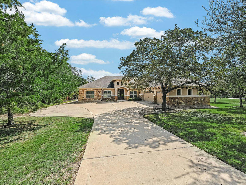 193 Pioneer Psge — exterior
