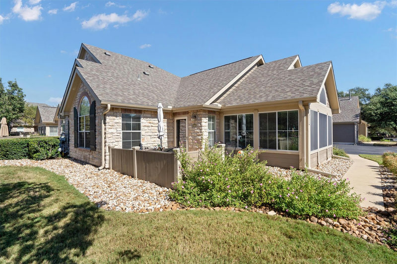 30 Wildwood Dr #32 — exterior
