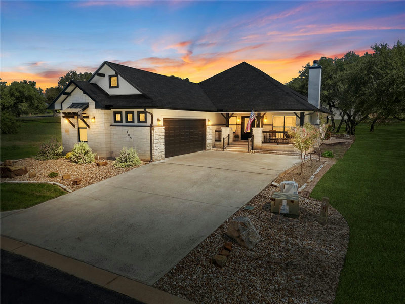 205 River Park Dr — exterior