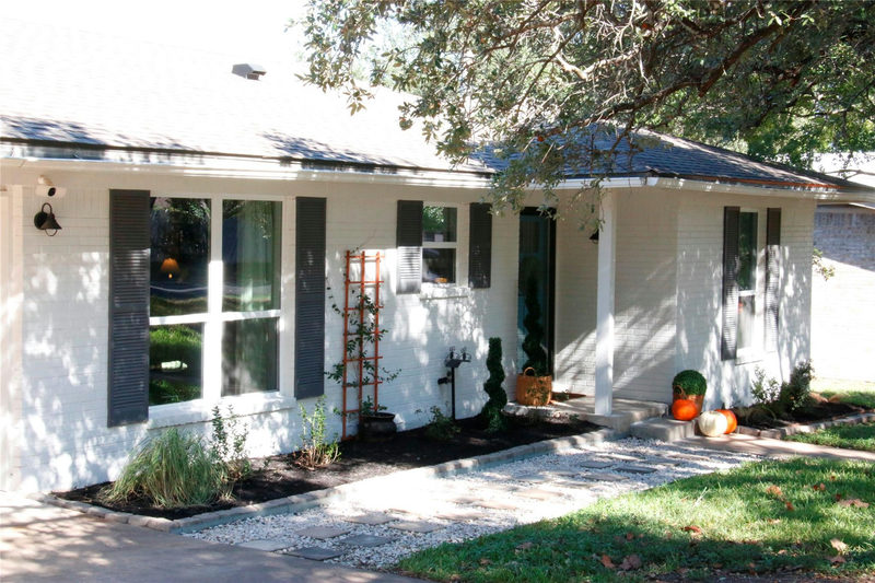 11912 Oakbrook Dr — exterior