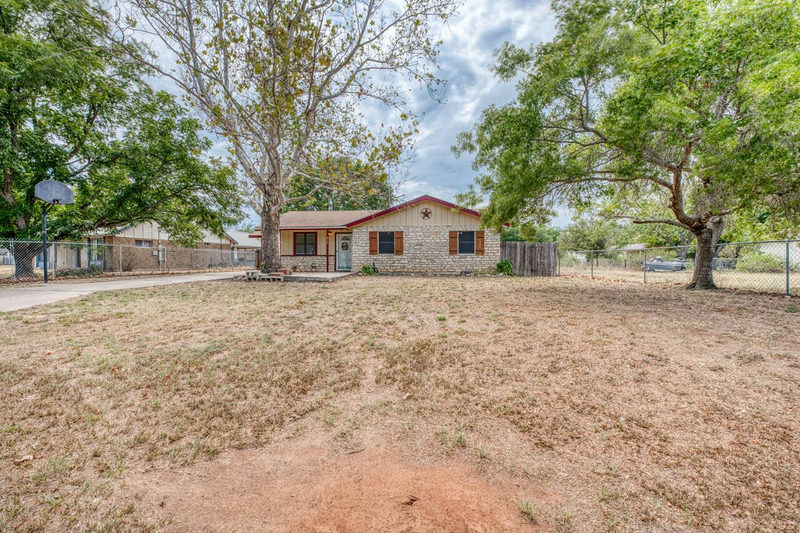 212 N River Oaks Dr — exterior