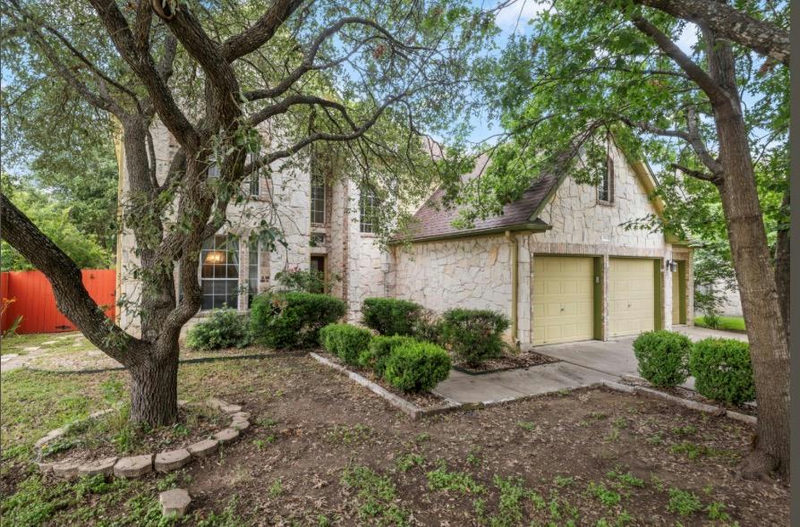 310 N Carriage Hills Dr — exterior