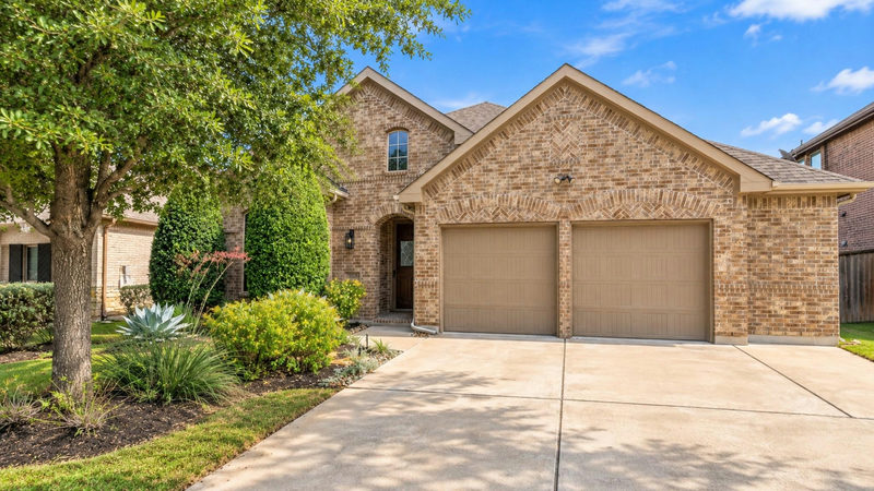 2929 Consuelo Way — exterior