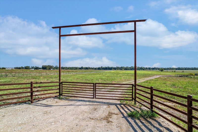 750 County Road 380 — exterior
