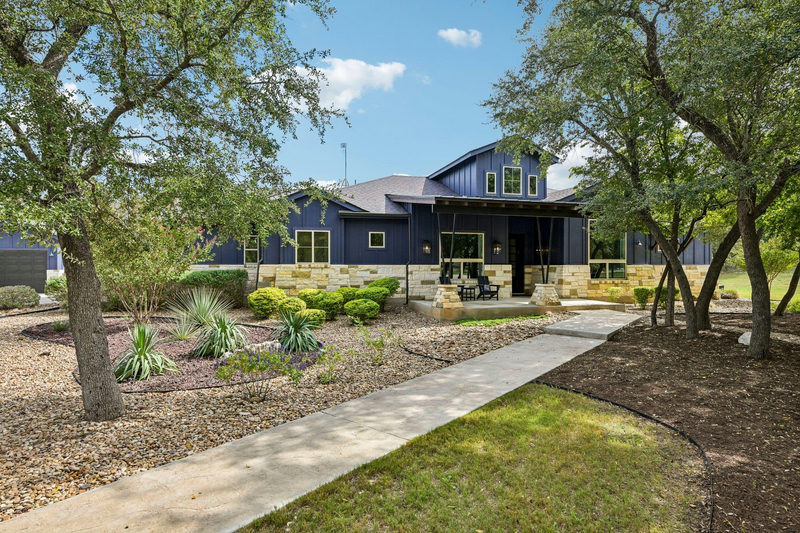 540 Oak Point Ct — exterior