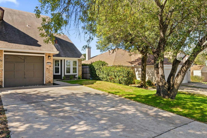 1231 Orchard Park Cir — exterior