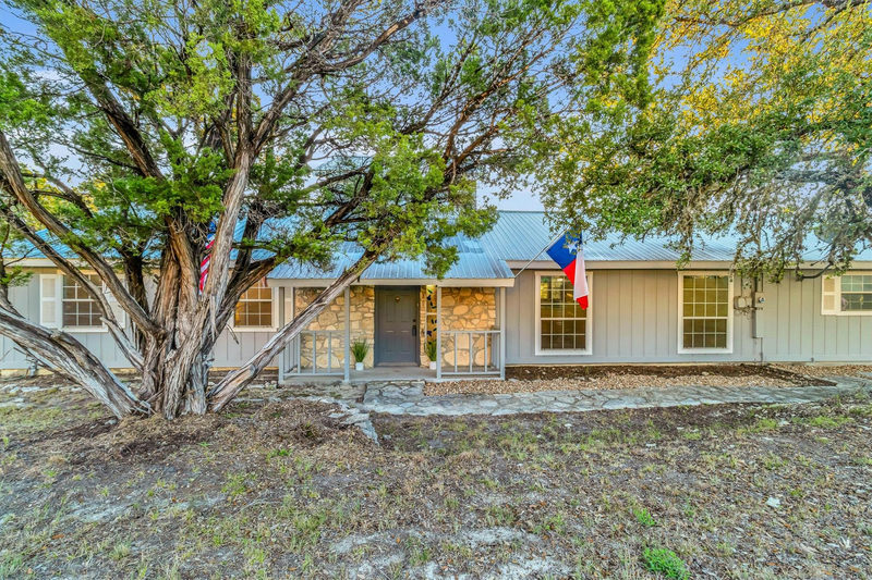 40 La Toya Trl — exterior
