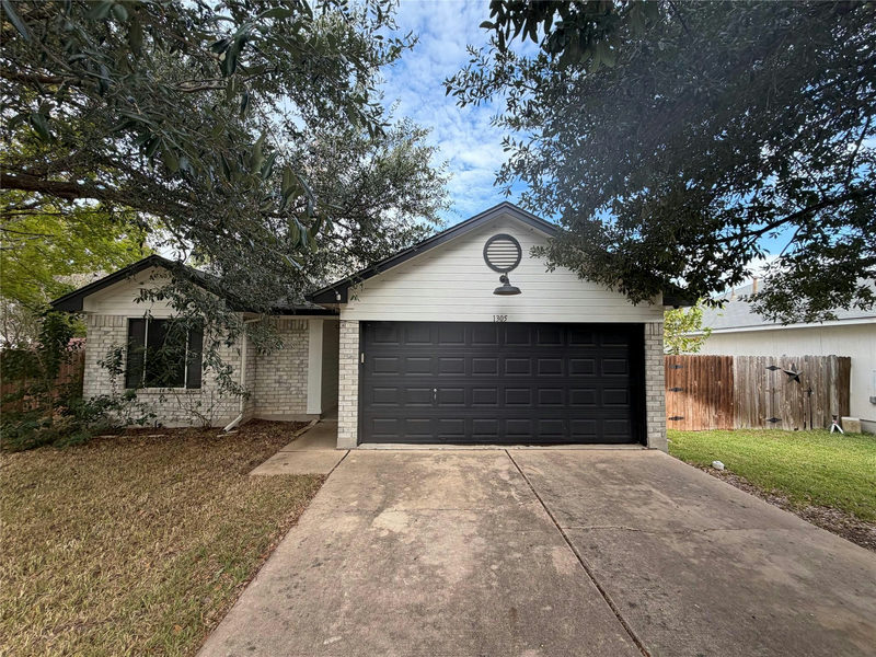1305 Still Meadow Dr — exterior