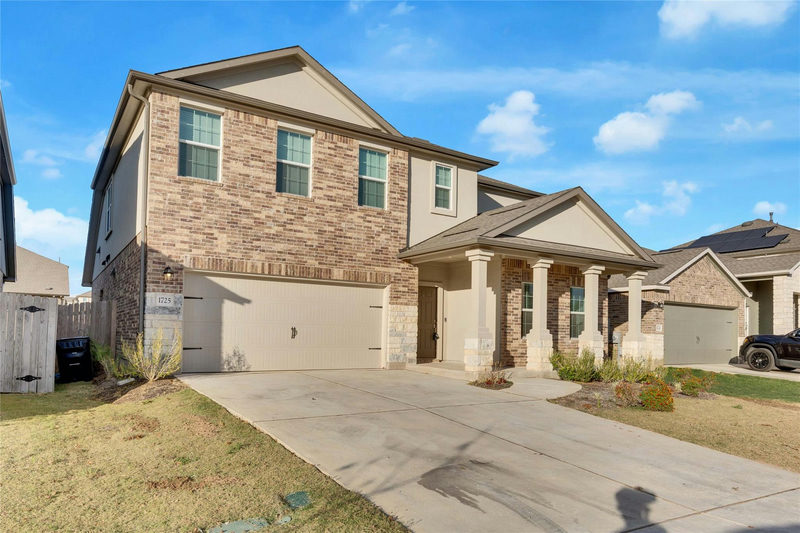 1725 Devine Lake Blvd — exterior