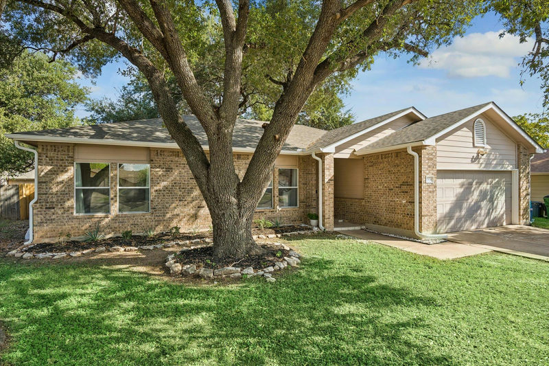 1504 Wroxton Way — exterior