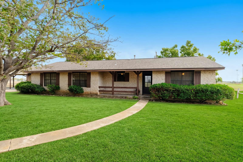 15 Brenda Ln — exterior