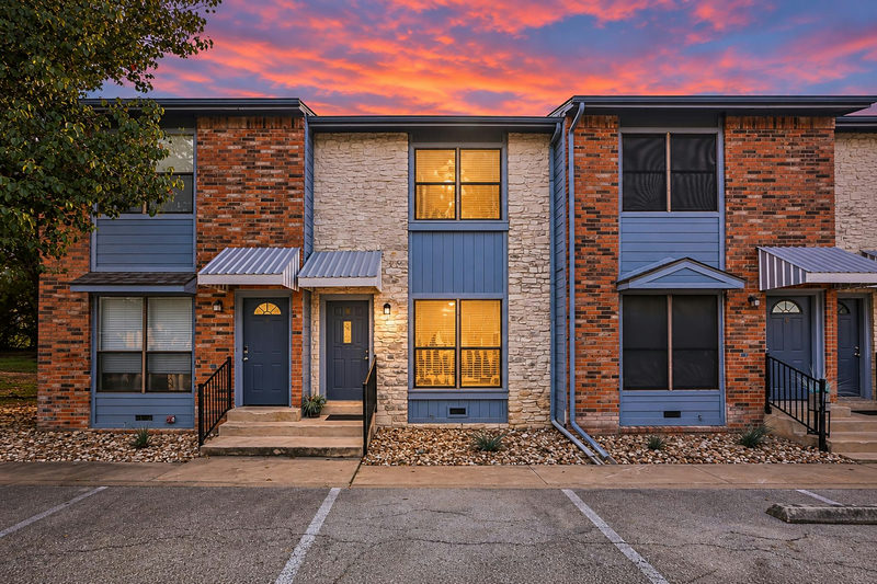 3008 Whisper Oaks Ln #B — exterior