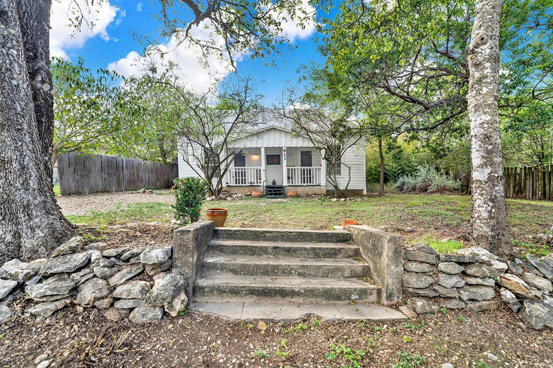 823 Midway St — exterior