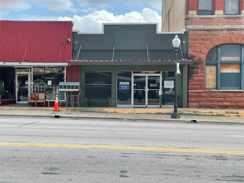 202 N Main St N — exterior
