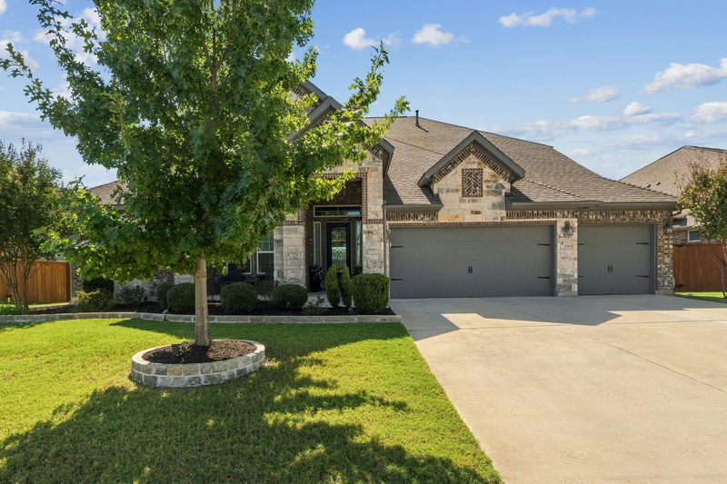 2316 Airport Dr — exterior