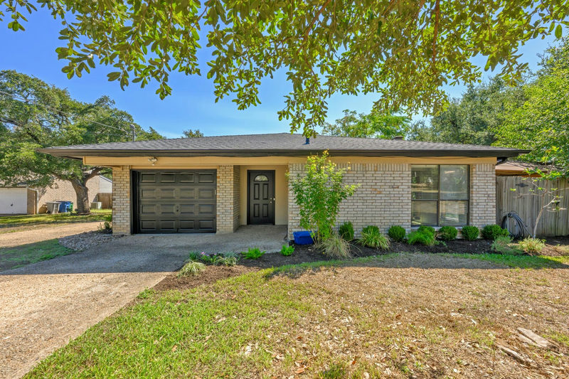 11805 Bell Ave #A — exterior