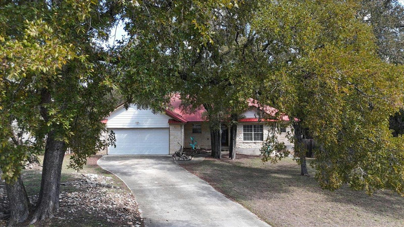 3 Woodlark Way — exterior