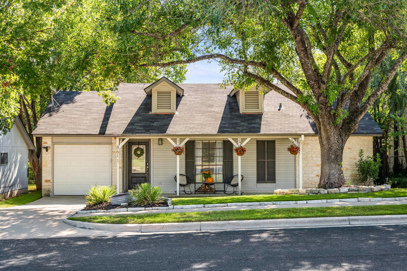 8611 United Kingdom Dr — exterior