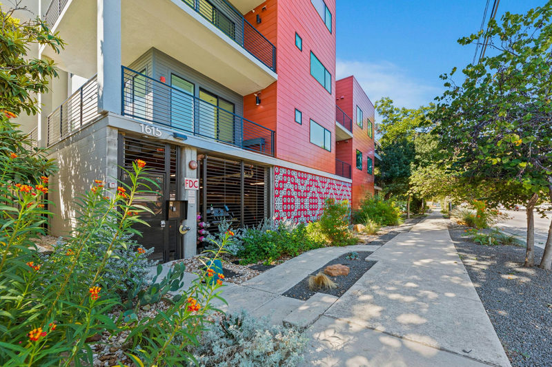 1615 E 7th St #202 — exterior