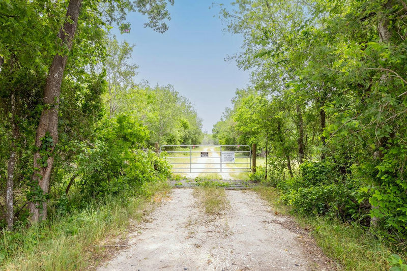 000 San Marcus Hwy — exterior