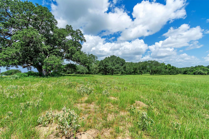 000 Old Cuero Rd — exterior