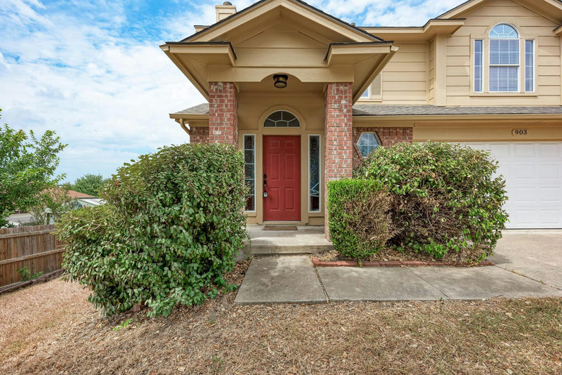 903 Estate Dr — exterior