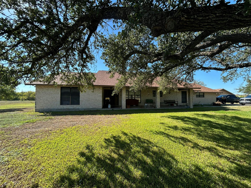 21208 Greenridge Dr — exterior