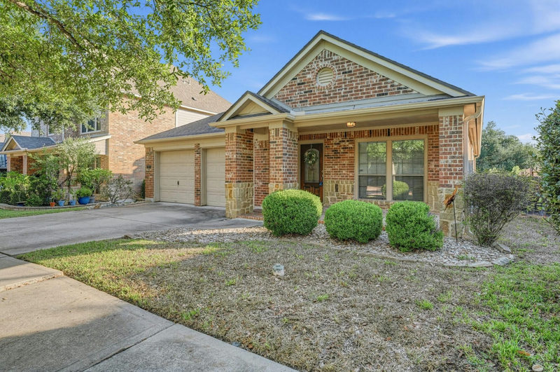 747 Westbury Ln — exterior