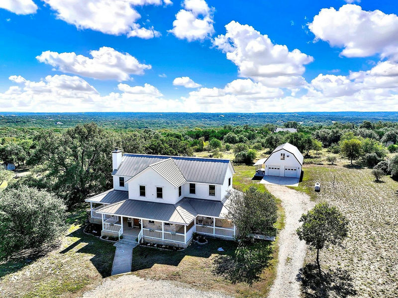 1061 Cascade Trl — exterior