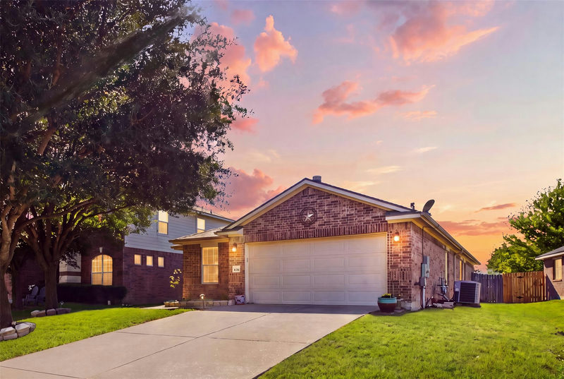 18536 Blue Pond Dr — exterior