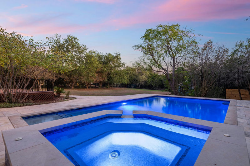 9001 Glenlake Dr — exterior