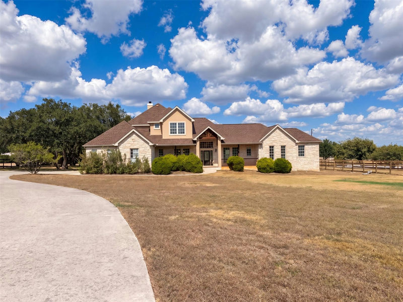 302 Saddletree Ln — exterior